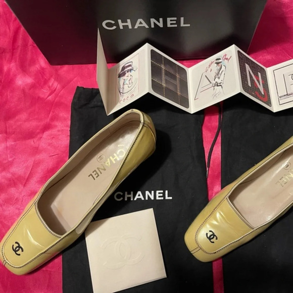 Genuine, authentic Chanel shoes with box - Picture 1 of 7